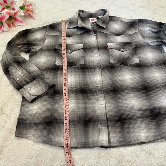 Levi Strauss - Western Style Gray Plaid Long Sleeved Button Up Flannel Shirt - Picture 6 of 12